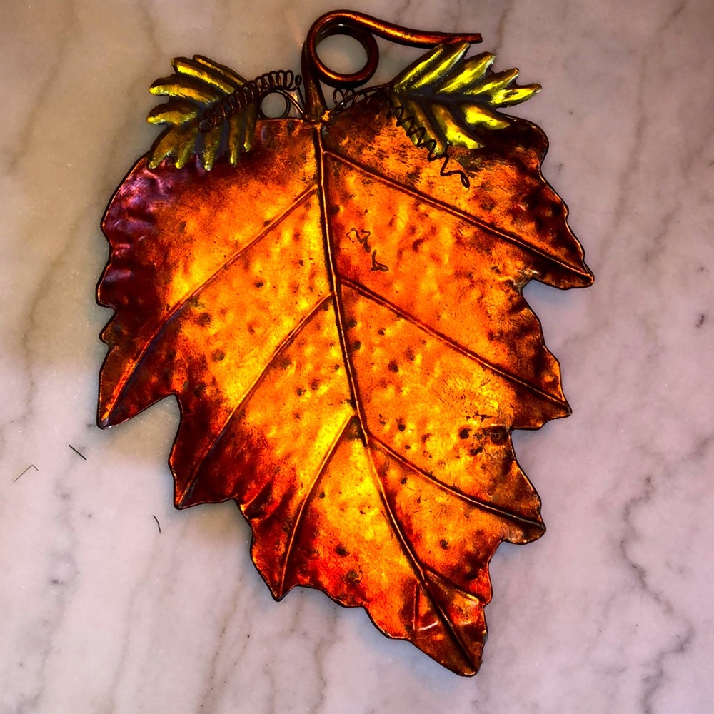 Metal leaf decor tray